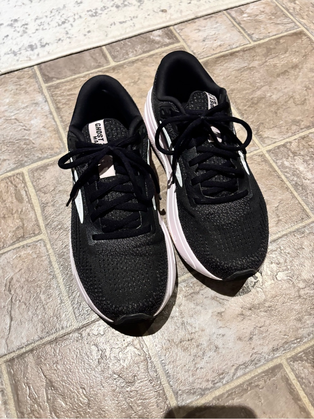 Brooks ghost max 2